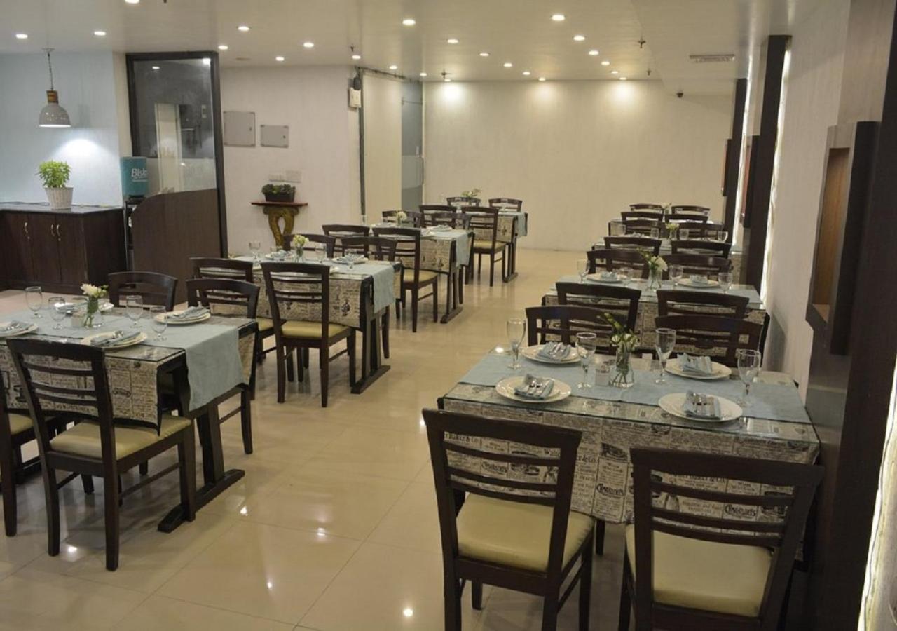 Hotel Rockland Panchsheel Enclave New Delhi Exterior foto