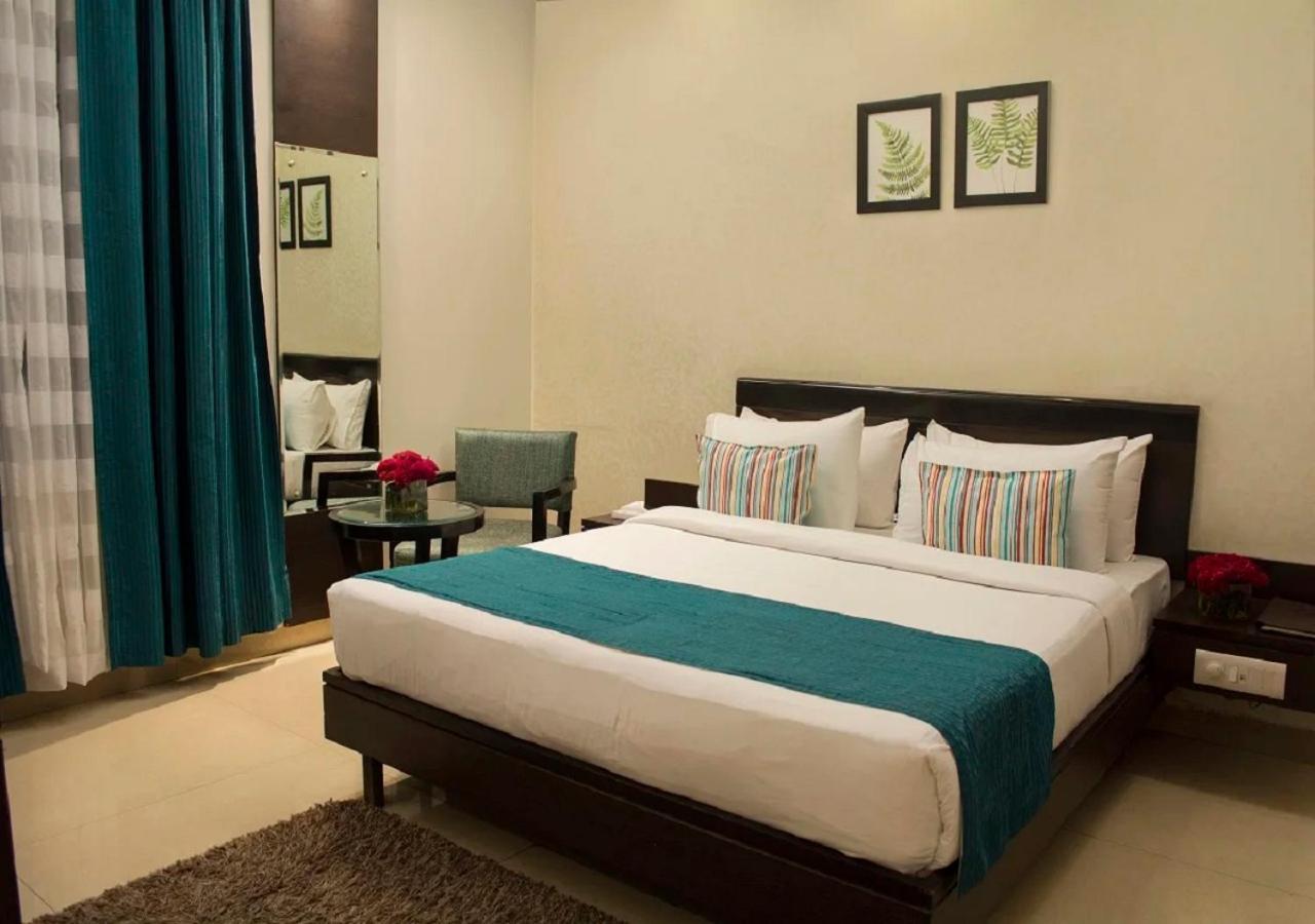 Hotel Rockland Panchsheel Enclave New Delhi Exterior foto