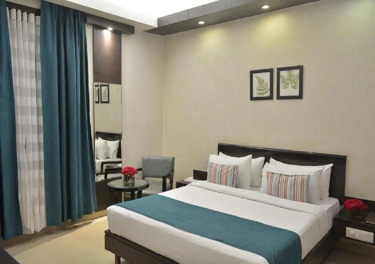 Hotel Rockland Panchsheel Enclave New Delhi Exterior foto
